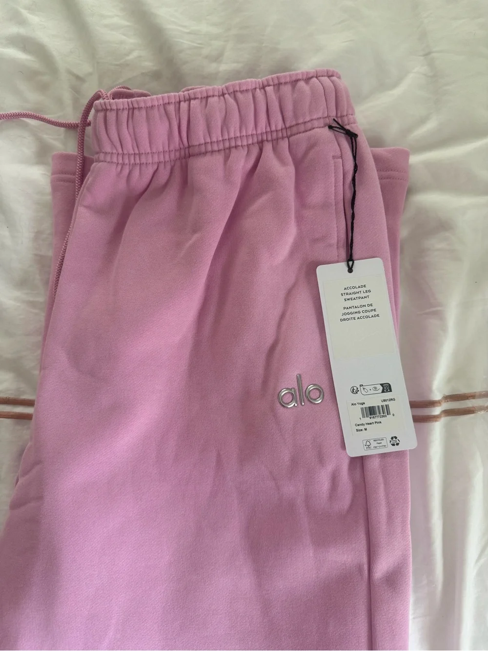 BNWT ALO Yoga Candy Heart Pink Straight Leg Sweatpants size Medium